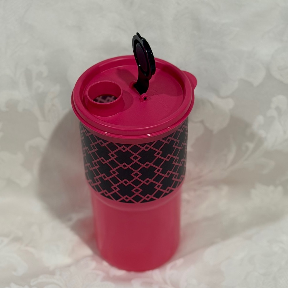 NEW (NIP) Tupperware Pink and Diamond Thirstquake Tumbler